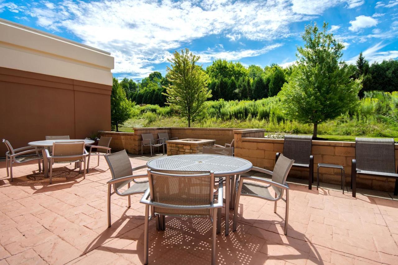 Springhill Suites Erie Kearsarge Exterior foto